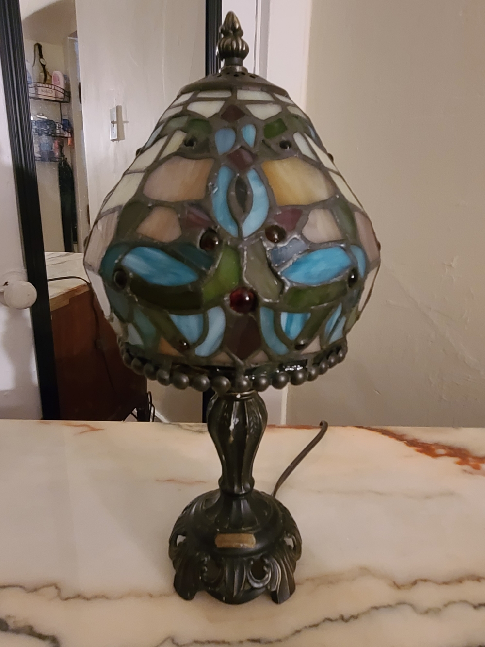Dale Tiffanys Inc. Antiques Roadshow Lamp - Art Nouveau Stained Glass Desk Lamp - Picture 15 of 16